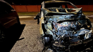 В Благовещенске на парковке полыхал автомобиль - gtrkamur.ru