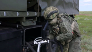 Новейший бронированный автотопливозаправщик протестировали военнослужащие ВВО - gtrkamur.ru