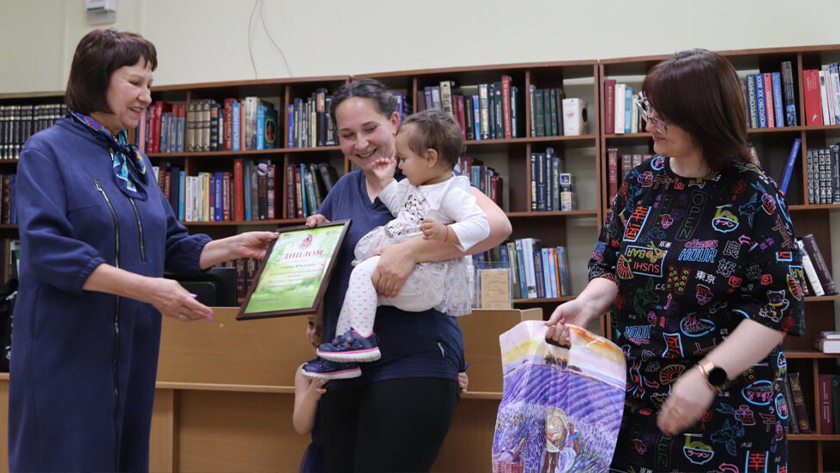 Выставка работ о семейном счастье открылась в Благовещенске - gtrkamur.ru