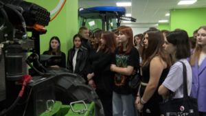 «Билет в будущее»: амурские школьники попробуют силы в разных профессиях - gtrkamur.ru
