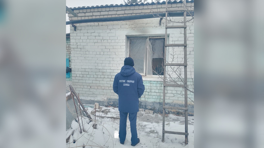 В Березовке из горящего дома пожарные спасли двух женщин - gtrkamur.ru