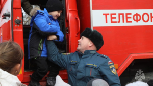 Экскурсию для школьников провели в пожарной части Благовещенска - gtrkamur.ru