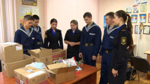 Вместе мы сила: как студенты благовещенских колледжей помогают бойцам СВО - gtrkamur.ru