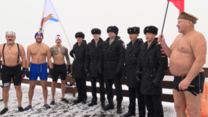 Благовещенские «моржи» устроили заплыв в честь морпехов - gtrkamur.ru