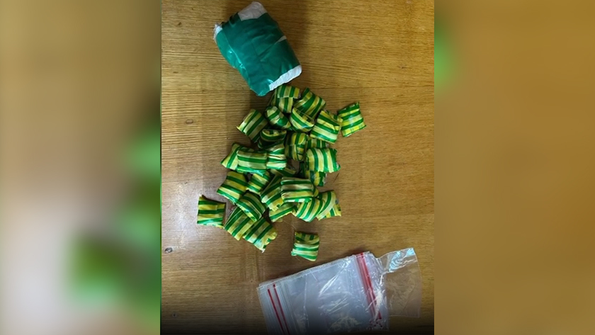 Молодых амурчан с наркотиками задержали полицейские в Благовещенске - gtrkamur.ru