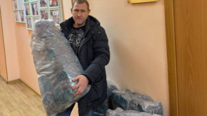 Благовещенец передал бойцам СВО 3 тысячи пар утепленных перчаток - gtrkamur.ru