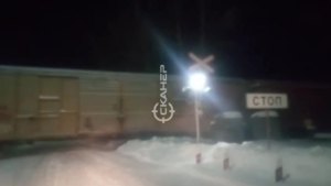 Соцсети: в Благовещенске авто чуть не угодило под поезд из-за ложного сигнала светофора - gtrkamur.ru