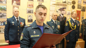 Молодые сотрудники амурского управления МЧС приняли присягу - gtrkamur.ru