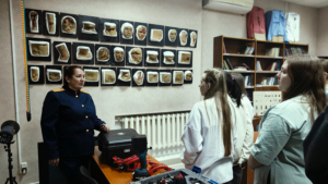 Студенты АГМА побывали в гостях у криминалистов-следователей - gtrkamur.ru