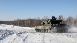 Амурские контрактники учатся управлять танками Т-80 - gtrkamur.ru