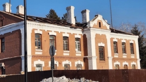 Кровлю заменят в ансамбле казарменных зданий в амурской столице - gtrkamur.ru