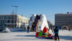 В Благовещенске снежный городок успешно пережил новогодние каникулы - gtrkamur.ru