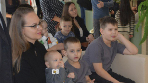 Многодетные семьи Приамурья получили удостоверения - gtrkamur.ru
