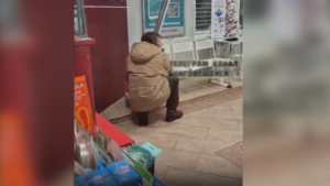 Неадекватного мужчину из благовещенской аптеки доставили в медучреждение - gtrkamur.ru