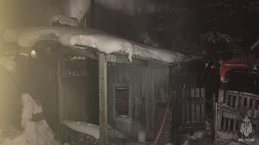 На пожаре в поселке Зельвино огнеборцы обнаружили тело женщины - gtrkamur.ru