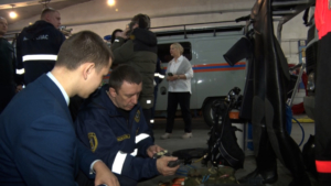 Спасатели провели профориентационный урок для благовещенских школьников - gtrkamur.ru