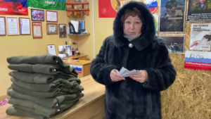 Для СВОих: детские письма и теплые кофты передали для бойцов волонтеры из Свободненского раона - gtrkamur.ru