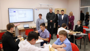 «Самое важное, что дети довольны»: Василий Орлов посетил школу и библиотеку в Усть-Ивановке - gtrkamur.ru
