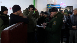 Очередной рейд по выявлению недобросовестных мигрантов прошел в Благовещенске - gtrkamur.ru