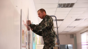 Поддержка ветеранов СВО: жителю Приамурья после демобилизации помогли найти работу в школе - gtrkamur.ru