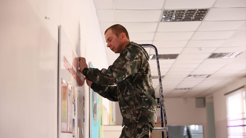 Поддержка ветеранов СВО: жителю Приамурья после демобилизации помогли найти работу в школе - gtrkamur.ru