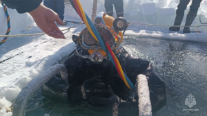 В сборах по водолазной подготовке в зимних условиях участвуют водолазы амурского МЧС - gtrkamur.ru