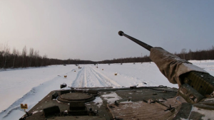 Пехотинцев Восточного военного округа учат управлять боевыми машинами - gtrkamur.ru
