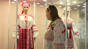 Амурские мастера из клуба «Светлица» представили юбилейную выставку работ - gtrkamur.ru