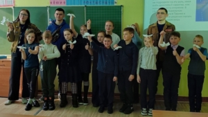 Помогают по хозяйству и проводят патриотические встречи амурские студенты в рамках «Снежного десанта» - gtrkamur.ru