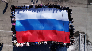 День воссоединения Крыма с Россией отметили в Благовещенске масштабным флэшмобом - gtrkamur.ru