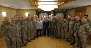 Юрий Трутнев поблагодарил отряд добровольцев-госслужащих из ДФО, который вернулся со спецоперации - gtrkamur.ru
