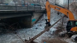 В Благовещенске из реки достали 7 000 кубометров мусора - gtrkamur.ru