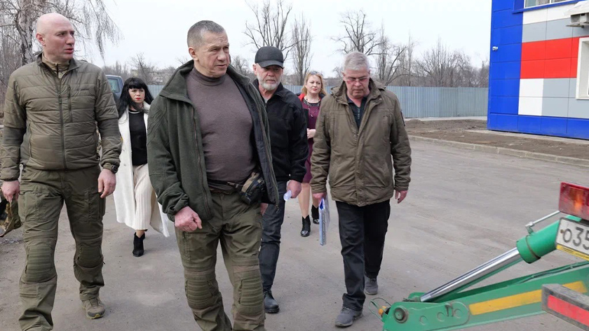 Юрий Трутнев посетил подшефные дальневосточным регионам территории в ДНР - gtrkamur.ru
