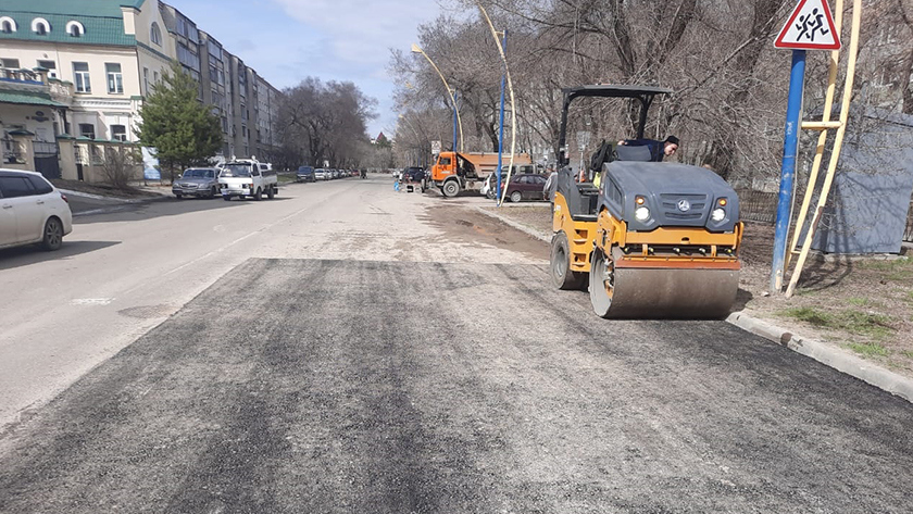 В областной столице коммунальщики приступили к благоустройству территорий после ремонтных работ - gtrkamur.ru