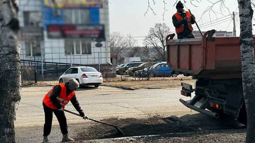 В Благовещенске приступили к аварийному ямочному ремонту - gtrkamur.ru