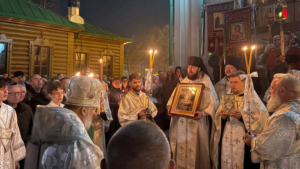 Самый радостный и светлый: на утреннюю и ночную Пасхальные службы амурчане приходили целыми семьями - gtrkamur.ru