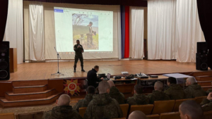 Амурская молодежь учится патриотизму у ветеранов СВО - gtrkamur.ru