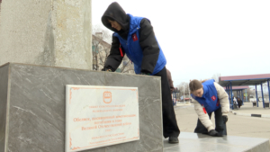 Амурские волонтеры привели в порядок памятники к приближающемуся Дню Победы - gtrkamur.ru