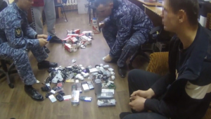 Мобильные телефоны в пакетах из-под молока не смогли попасть в колонию Приамурья - gtrkamur.ru