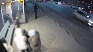 «Креативные» школьники изрисовали автобусную остановку в Благовещенске - gtrkamur.ru