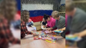 Неравнодушные амурчанки собрали для ребят из детского сада ДНР большую посылку - gtrkamur.ru