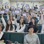 Выпускникам амурских медклассов вручили сертификаты