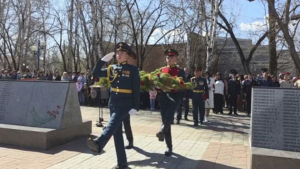 В Белогорске военные Амурского общевойскового объединения ВВО накануне 9 Мая почтили память погибших воинов - gtrkamur.ru