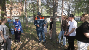 Спасатели показали волонтерам на практике как ищут пропавших людей - gtrkamur.ru
