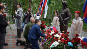 Памятник воинам, погибшим в специальной военной операции, открыли в Тынде - gtrkamur.ru