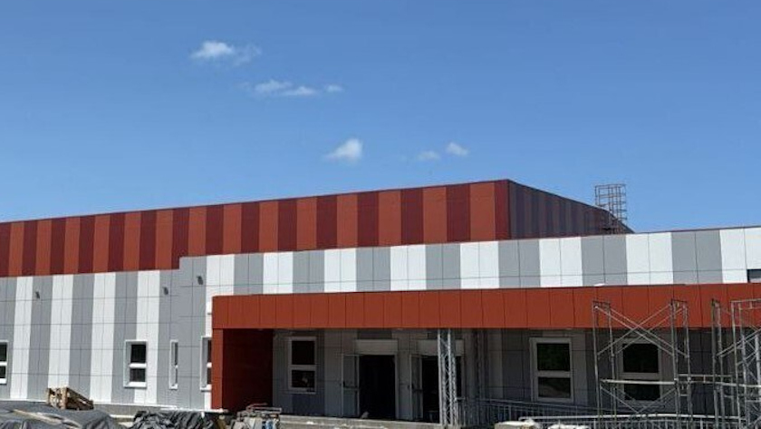 Ледовую арену рядом с АмГУ продолжают готовить к открытию - gtrkamur.ru
