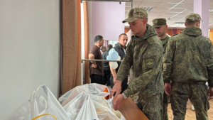 Юные пациенты благовещенской больницы получили подарки от участников спецоперации - gtrkamur.ru