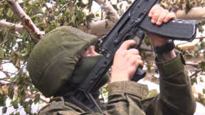 Тренировка по обороне и удержанию опорного пункта прошла на одном из полигонов Амурской области - gtrkamur.ru