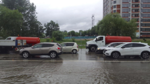 Последствия ливня устраняют в Благовещенске - gtrkamur.ru