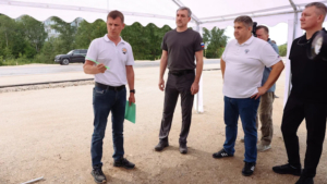 Глава Росавтодора Роман Новиков и губернатор Василий Орлов обсудили ремонт дорог в Приамурье - gtrkamur.ru